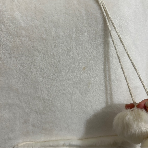 La Vie En Rose All White Teddy Oversized Sweater - Picture 8 of 12